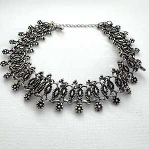 Vintage 2006 Silver Tone Choker Necklace. Excellent Condition. Never Worn!